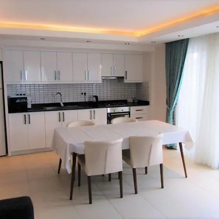 Beautiful In Gated Hill Community * Side
