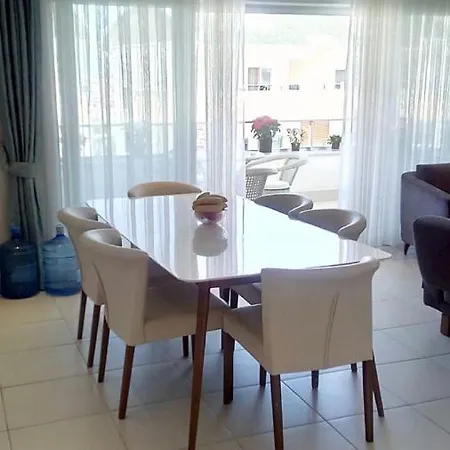 Beautiful In Gated Hill Community Side
