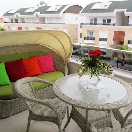 Beautiful In Gated Hill Community * Side